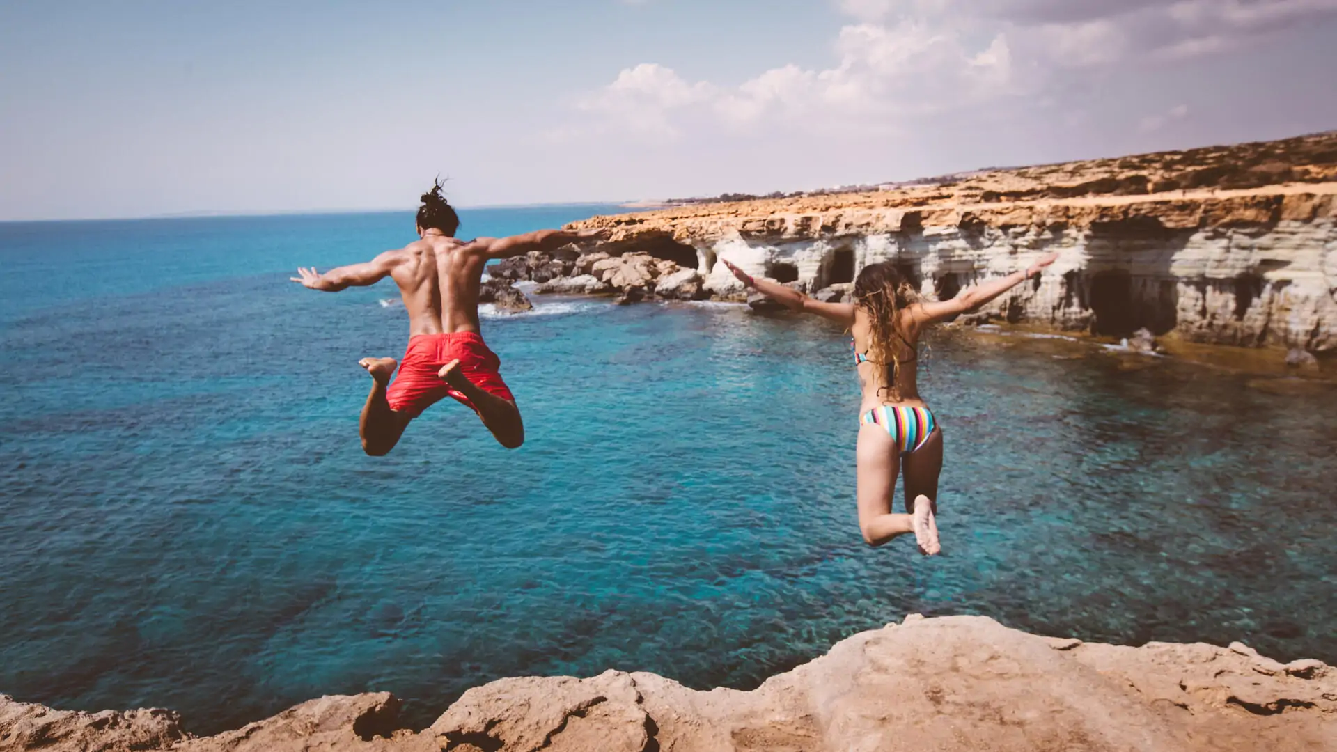 16-dest_cyprus_theme_cliff-diving_summer_gettyimages-905496444_universal_within-usage-period_90958