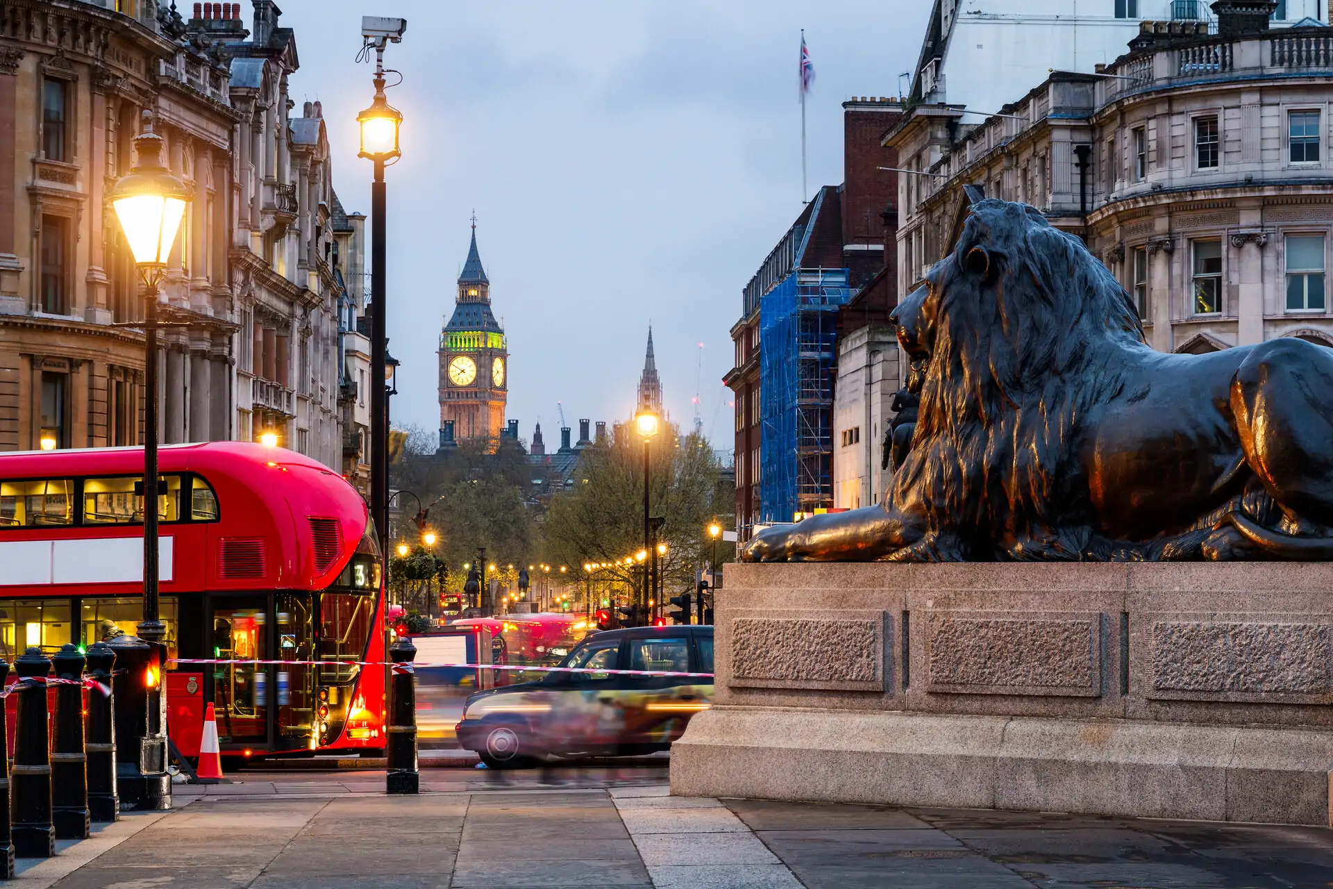 1-dest_london_trafalgar_square_gettyimages-817367354_universal_within-usage-period_100803