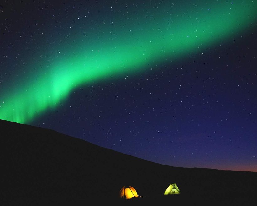 DEST_SWEDEN_ABISKO_NORTHERN_LIGHTS_TENTS_GettyImages-1051161244-1-820x656.jpg