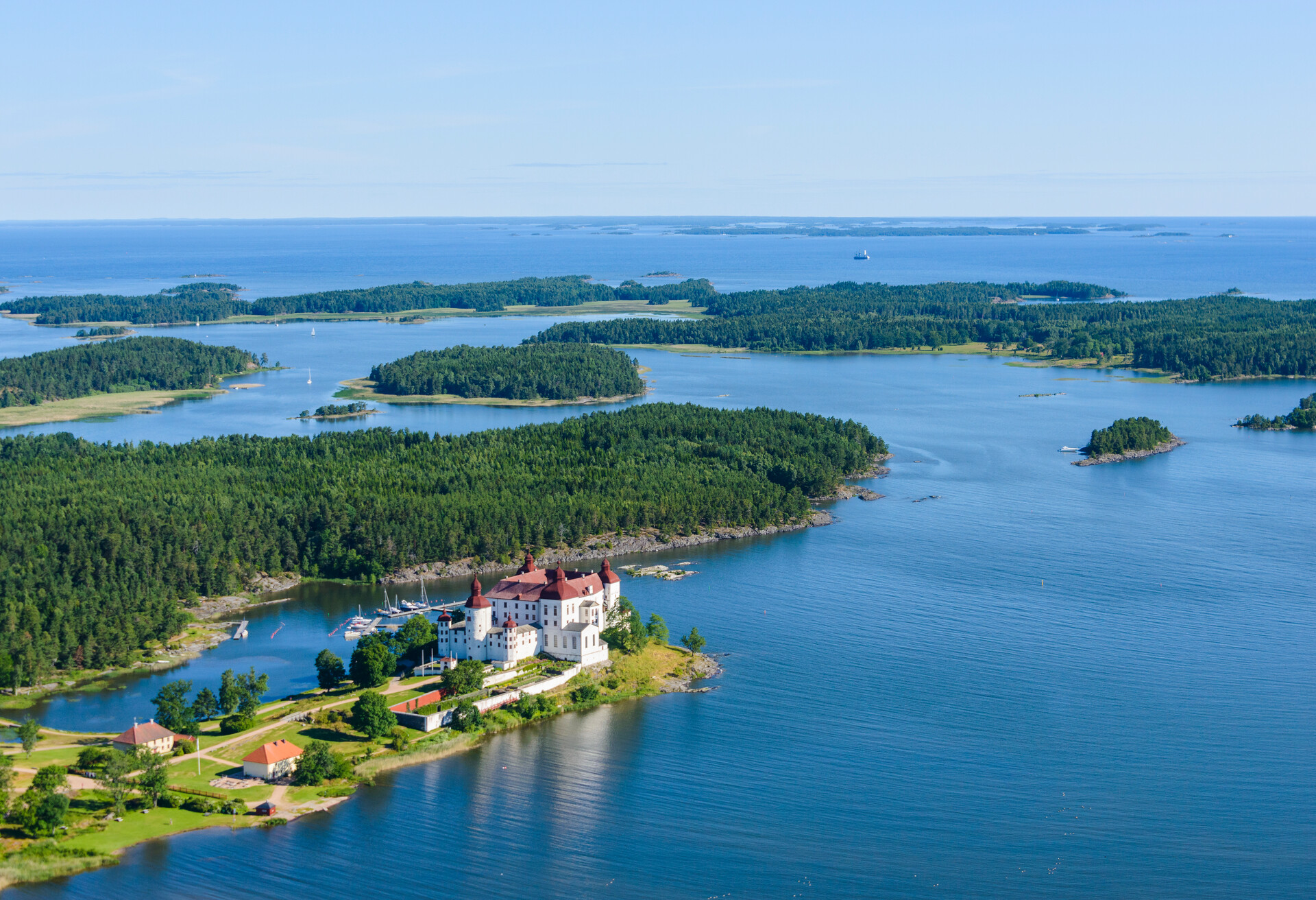 DEST_SWEDEN_Lake_Vänern _Islands_GettyImages-596579191