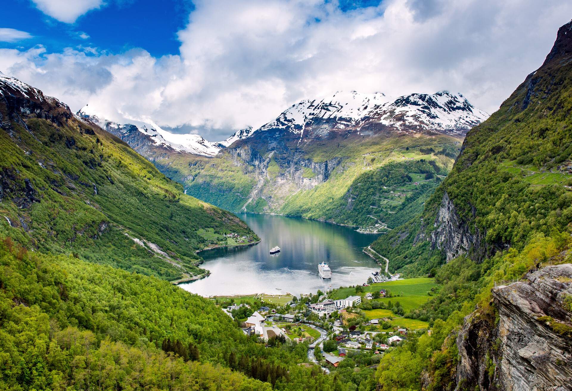 DEST_NORWAY_MORE-OG-ROMSDAL_GEIRANGER_shutterstock-premier_300215978